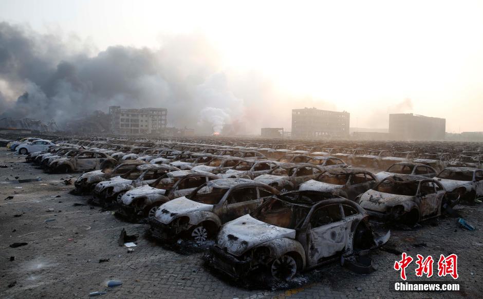 Une série de violentes explosions secoue Tianjin