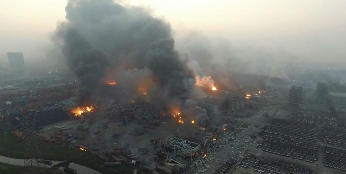 Catastrophe à Tianjin : vues aériennes de l'explosion dans la Zone nouvelle de Binhai