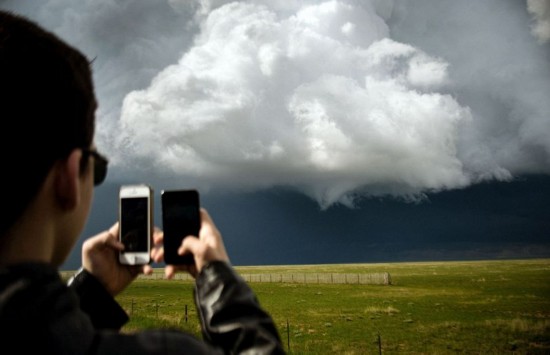 Etats-Unis : un arc-en-ciel pris dans une tornade