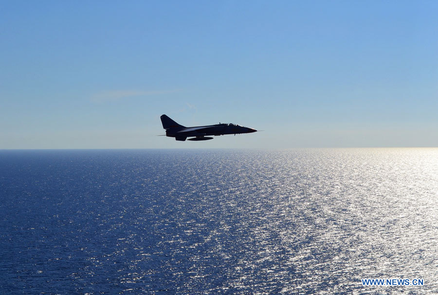 Cinq avions de combat chinois participent à des manoeuvres navales sino-russes