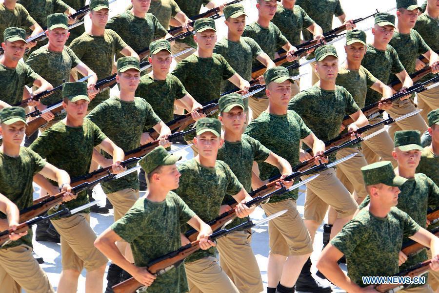 Entra?nements de soldats étrangers qui participeront au défilé militaire du 3 septembre