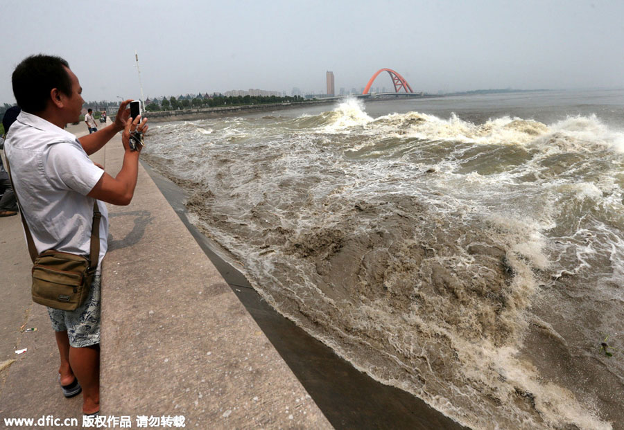 Impressionnant mascaret dans le Zhejiang