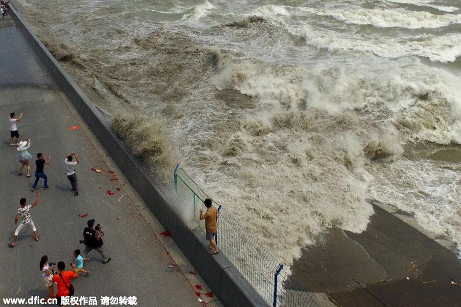 Impressionnant mascaret dans le Zhejiang