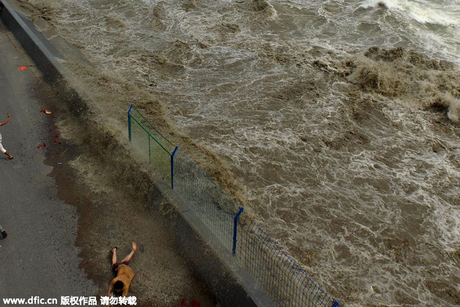 Impressionnant mascaret dans le Zhejiang