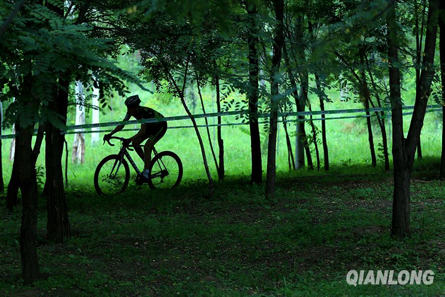 Beijing : le 3e QianSen Trophy Cyclocross se tient à Yanqing