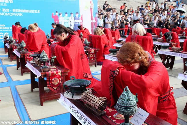 Xi'an : des étudiants assistent à une prière traditionnelle 