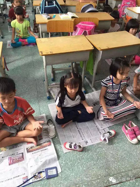 Sieste supprimée, méditation pour tous dans une école primaire