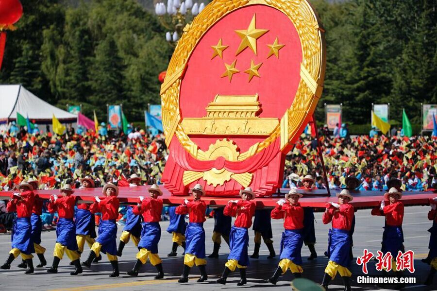 Cérémonie de gala pour le 50e anniversaire de la Région autonome du Tibet