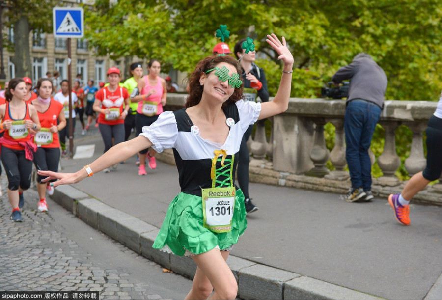 La Parisienne : 40 000 femmes dans les rues de la capitale