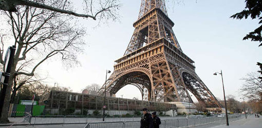 Paris : la tour Eiffel fermée après un soup?on d'intrusion