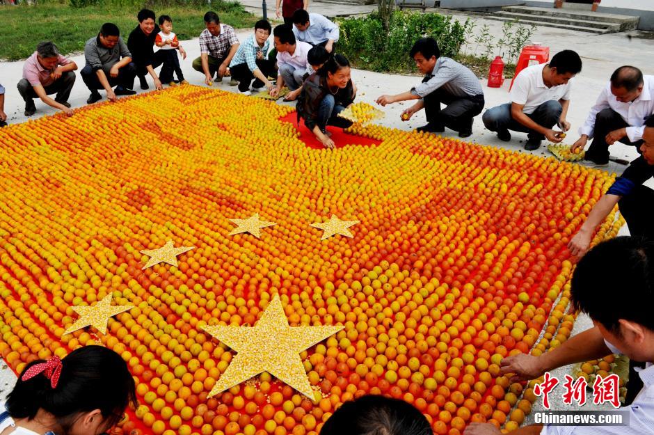 Un drapeau chinois fait de kakis pour la Fête nationale 