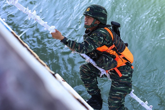 Exercice anti-détournement maritime pour les commandos ? Léopard des neiges ? et Faucon ?