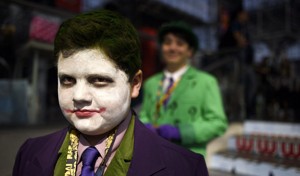 Réunion de zombies et de super-héros pour l’ouverture de la Comic Con 2015 de New York