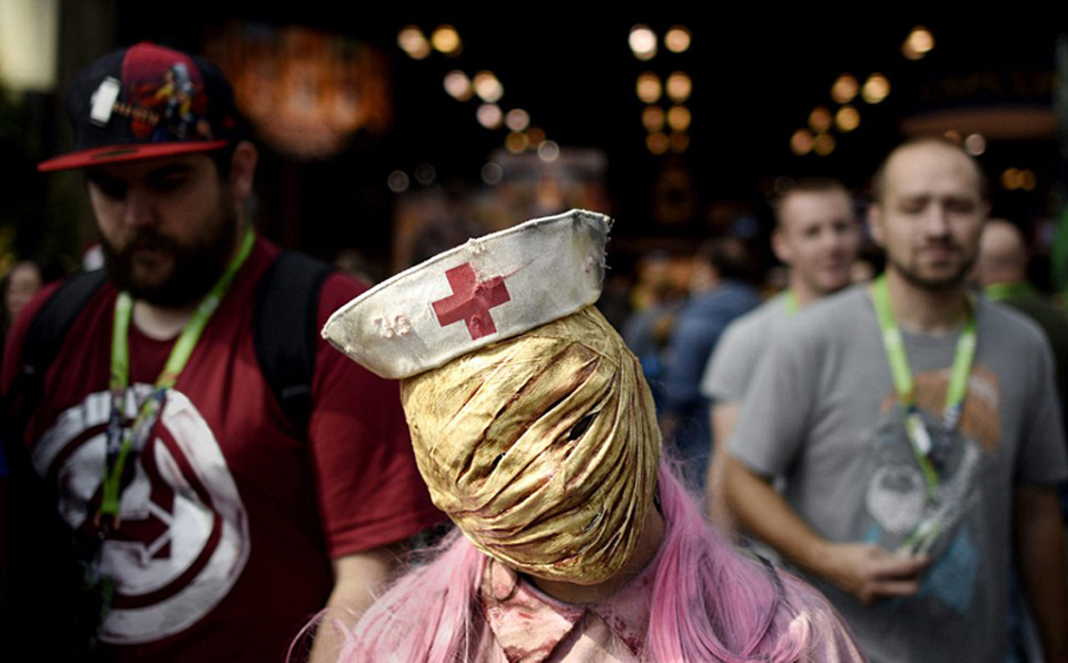 Réunion de zombies et de super-héros pour l’ouverture de la Comic Con 2015 de New York