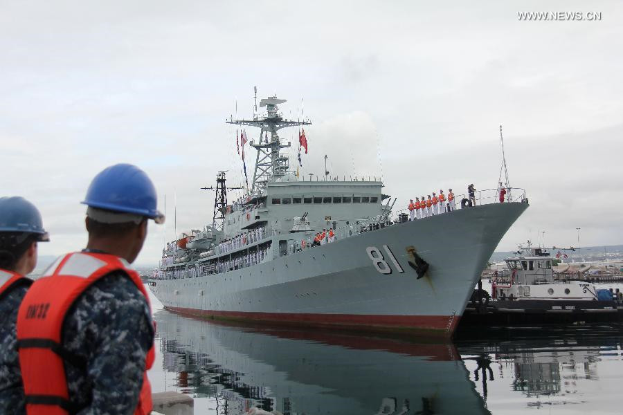 Le navire-école de la marine chinoise jette l'ancre à Pearl Harbor