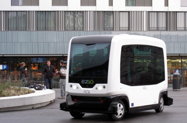 Innovation mondiale : les premiers bus sans chauffeur