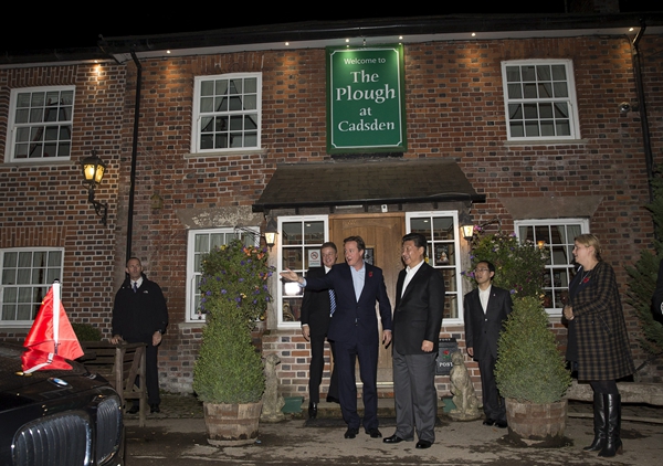 Xi Jinping et David Cameron devant un fish and chips