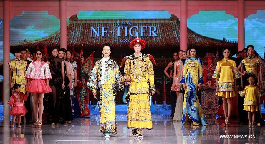 China Fashion Week : toutes en Qipao !