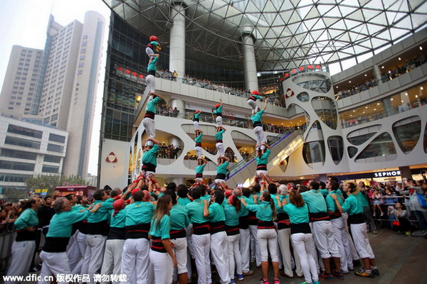 Spectaculaire tour humaine catalane à Shanghai