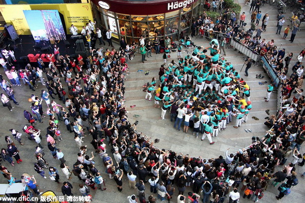 Spectaculaire tour humaine catalane à Shanghai