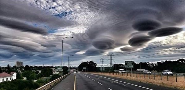 Des nuages en forme d'OVNI aper?us au-dessus de l'Afrique du Sud