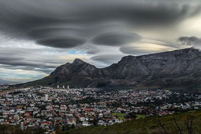 Des nuages en forme d'OVNI aper?us au-dessus de l'Afrique du Sud