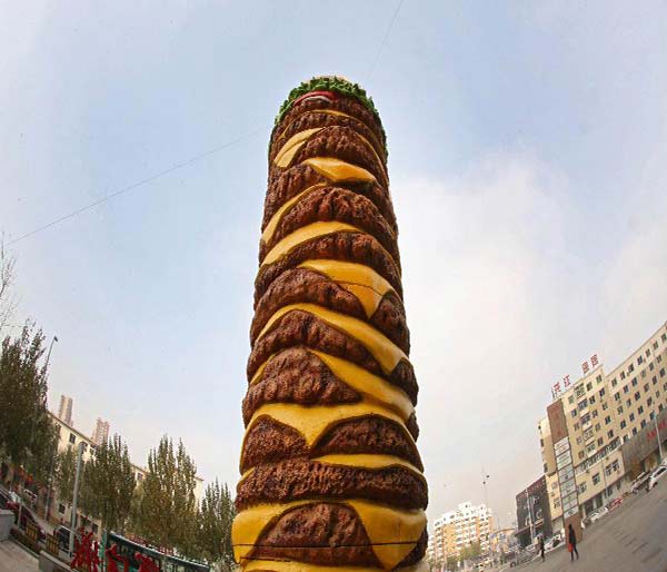 Un hamburger géant fait polémique à Shenyang