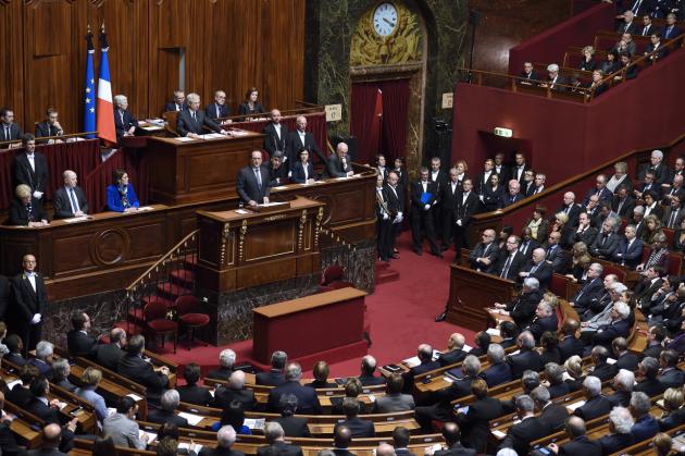 Fran?ois Hollande annonce de nouvelles mesures aux députés et sénateurs réunis en congrès à Versailles