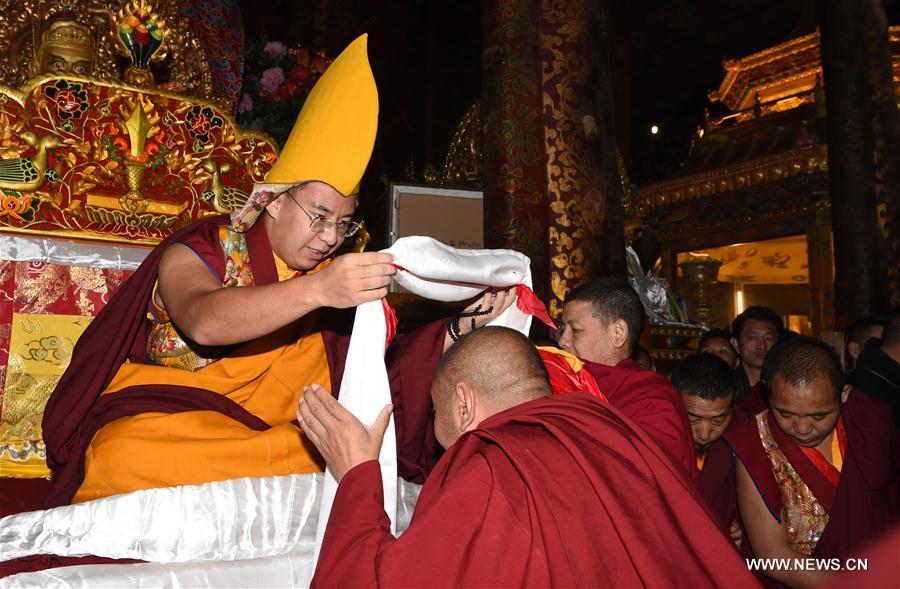 Le panchen-lama s'est rendu au Temple de Jokhang au Tibet