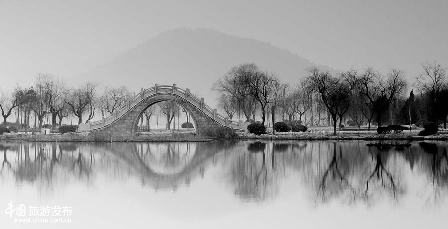 Les rives enneigées du lac Yunlong, comme dans un conte de fées