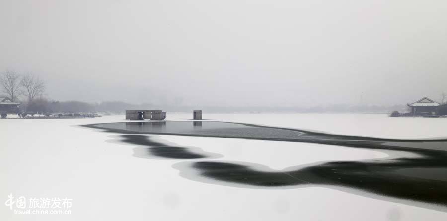 Les rives enneigées du lac Yunlong, comme dans un conte de fées