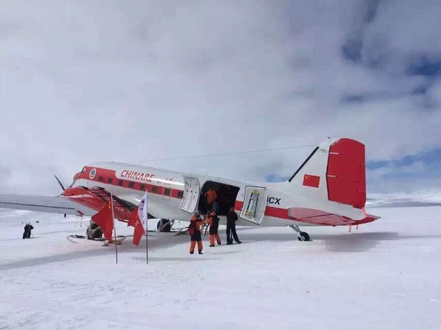 Arrivée à la station Zhongshan du ? Snow Hawk 601 ?, premier avion polaire chinois