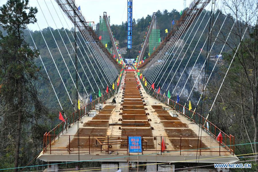 Un pont de verre pour enjamber le grand canyon de Zhangjiajie