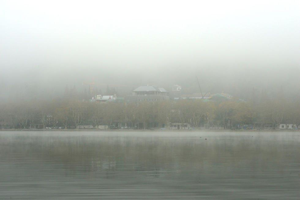 Lac de l'Ouest : neige et smog au programme