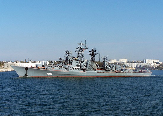 Un destroyer russe tire sur un bateau turc ? pour éviter une collision ?