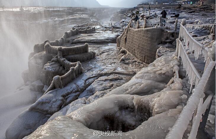 Un monde de glace sur les rives des chutes de Hukou