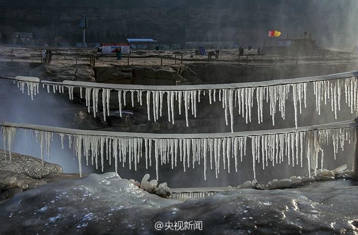 Un monde de glace sur les rives des chutes de Hukou