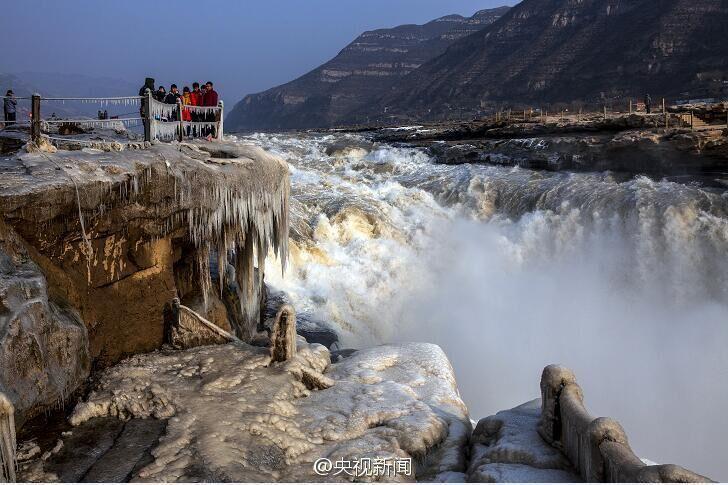 Un monde de glace sur les rives des chutes de Hukou