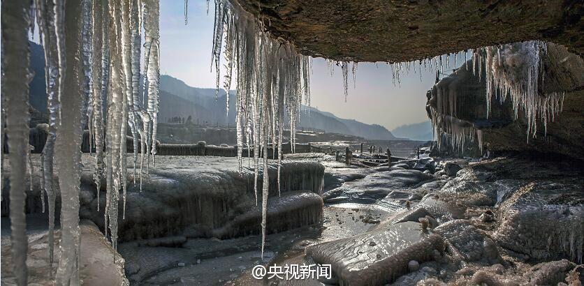 Un monde de glace sur les rives des chutes de Hukou