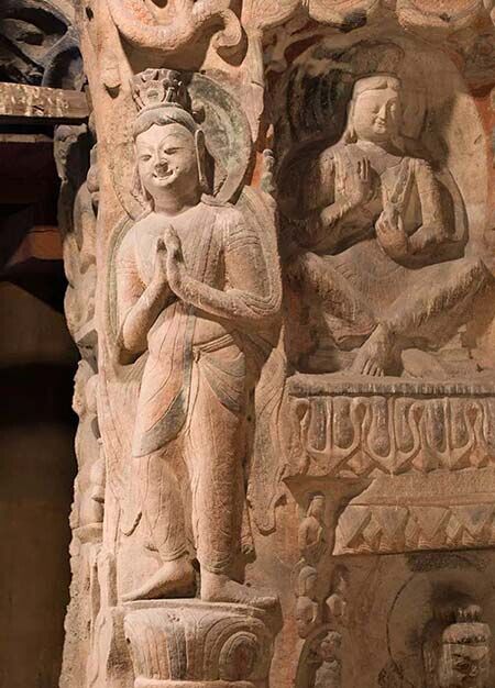 L'étonnante statue de Bodhisattva souriant de Yungang