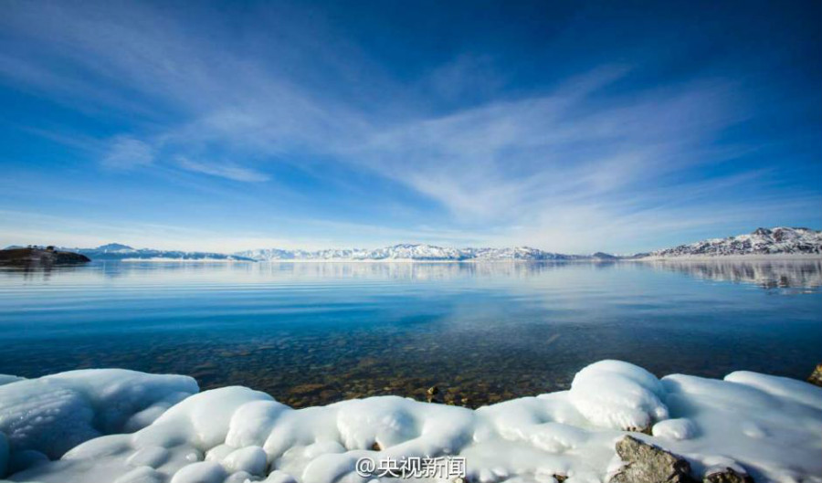 Entre calme et pureté sur les rives gelées du lac Sayram