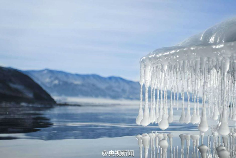 Entre calme et pureté sur les rives gelées du lac Sayram