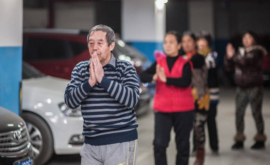 Un garage souterrain comme piste de danse