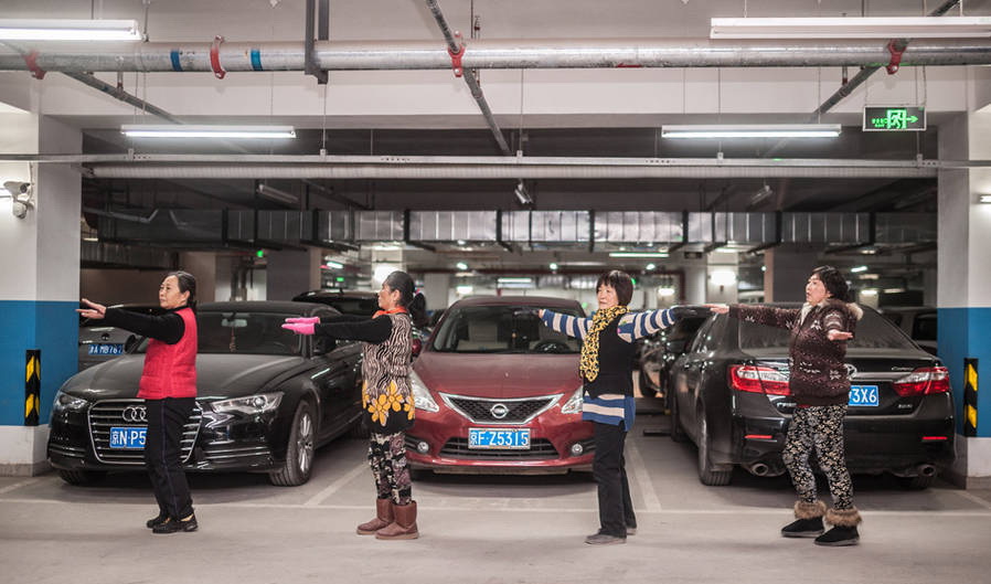 Un garage souterrain comme piste de danse