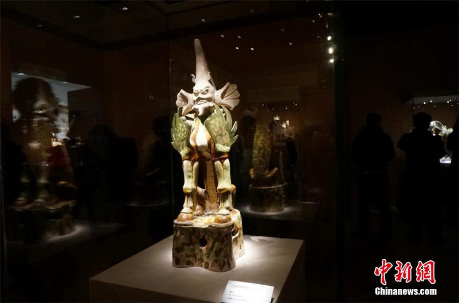 Henan : exposition de céramiques sancai de la dynastie des Tang