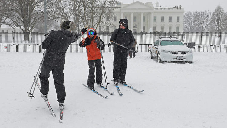 Tempête de neige historique sur l'Est des Etats-Unis, 18 morts