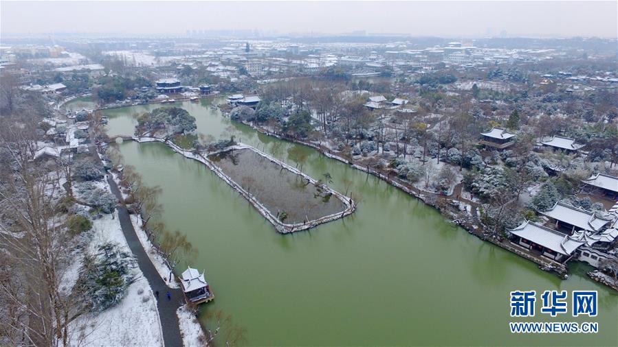 Yangzhou : les rives enneigées du lac Shouxi