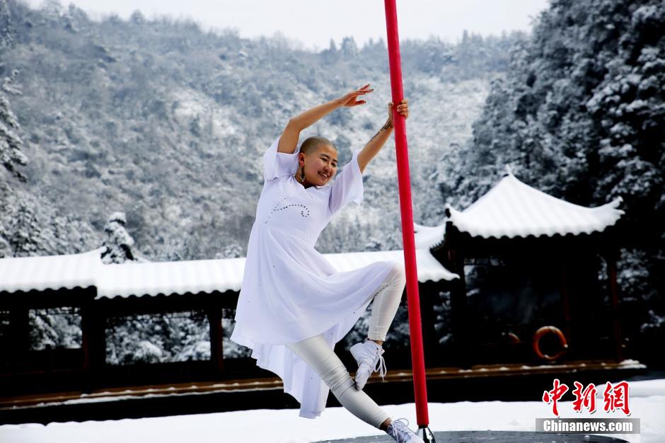 Neige et pole dance à Zhangjiajie