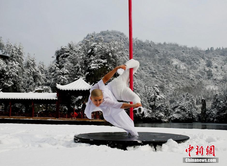 Neige et pole dance à Zhangjiajie