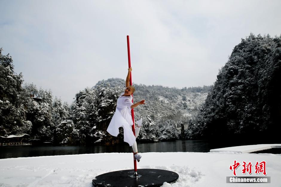 Neige et pole dance à Zhangjiajie